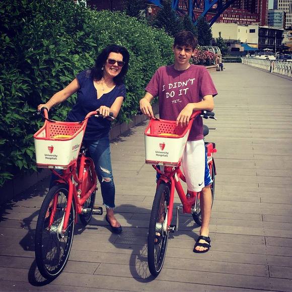 Meet your Posher, Karoline - Picture 1 of 2